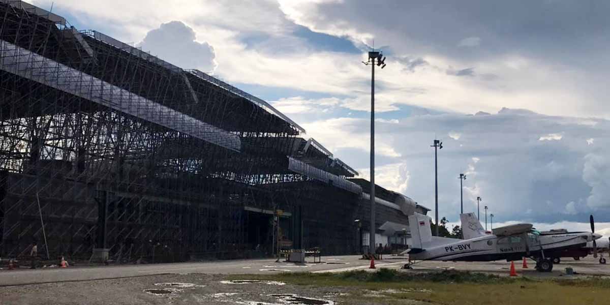 Terminal B Bandara Mozes Kilangin Sisi Selatan. Foto: Anti Patabang/Papua60detik